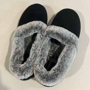 Skechers Cali Memory Foam slippers Size 8